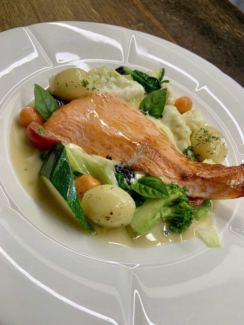 Філе Лосося з  Овочами соте та соусом Лайм (400)