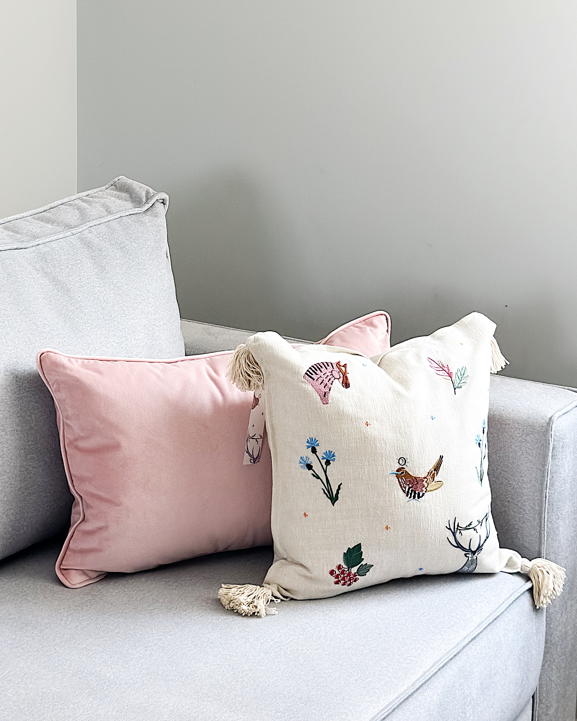 Декоративна подушка з вишивкою - Марія