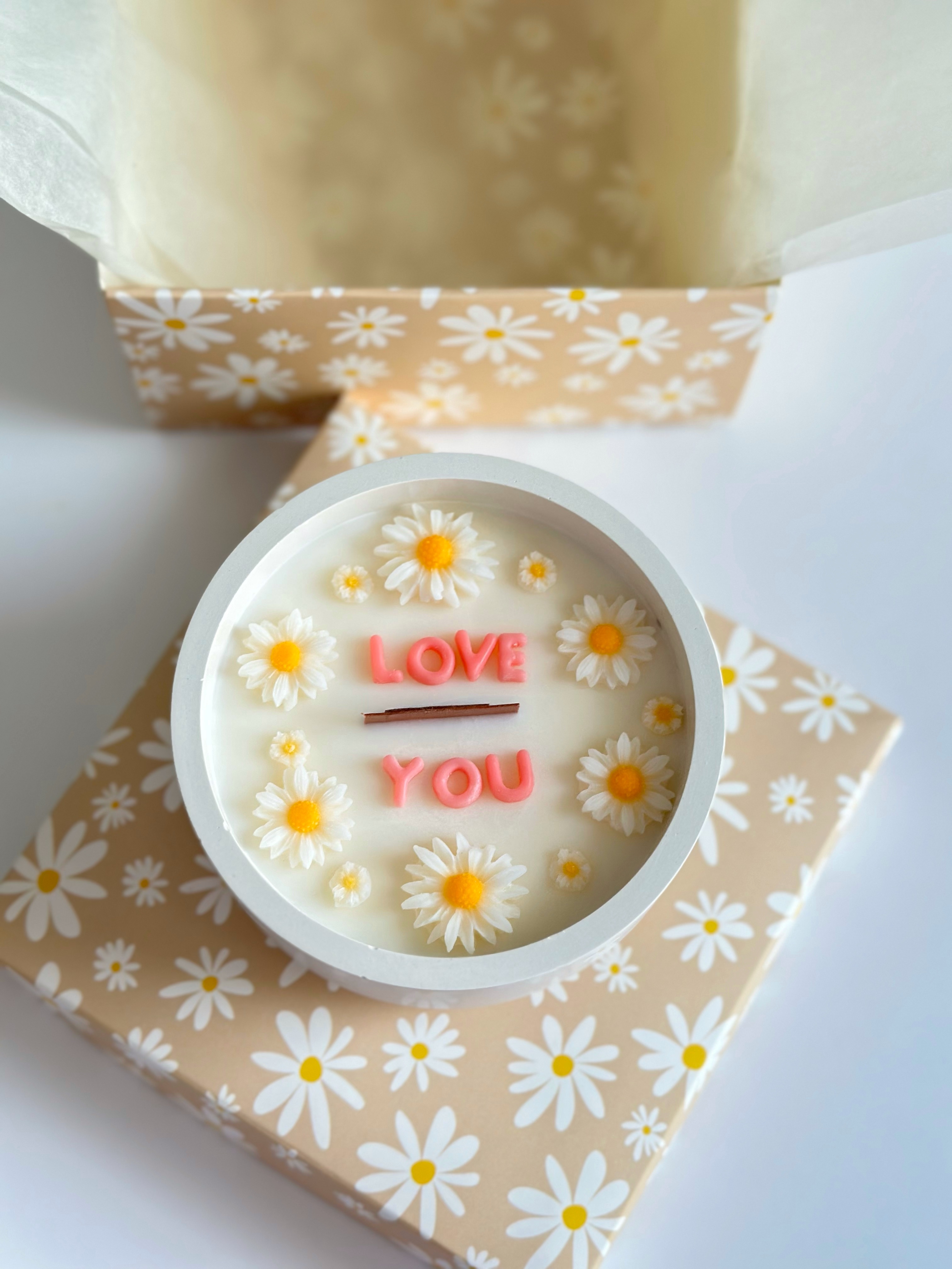  Свічка з ромашками "Love you" в подарунковому пакуванні