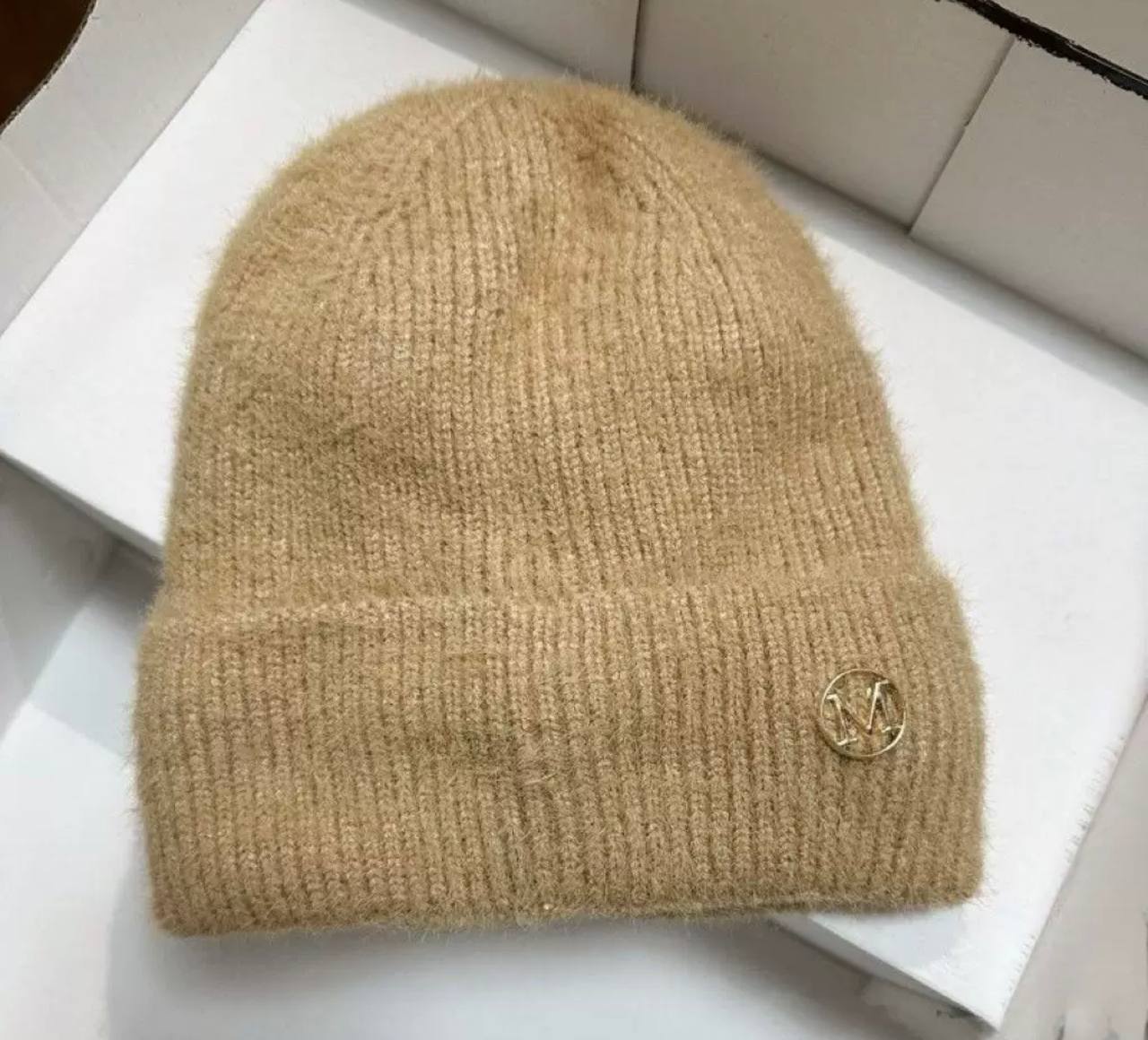 Пухнаста шапка, зимова жіноча шапка, коричнева