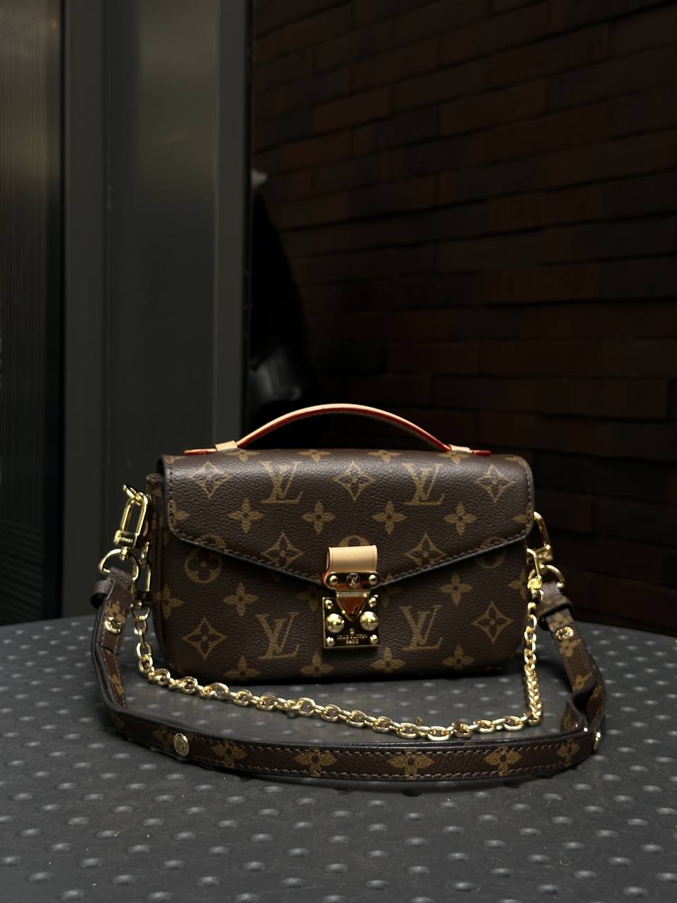 Louis Vuitton Pochette Métis East West Bag