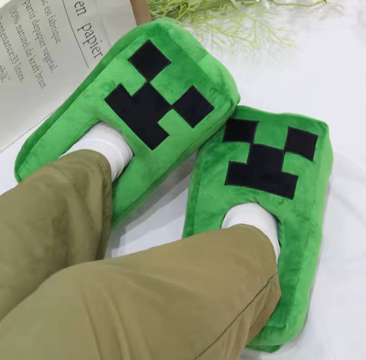 Плюшеві тапочки Minecraft Creeper