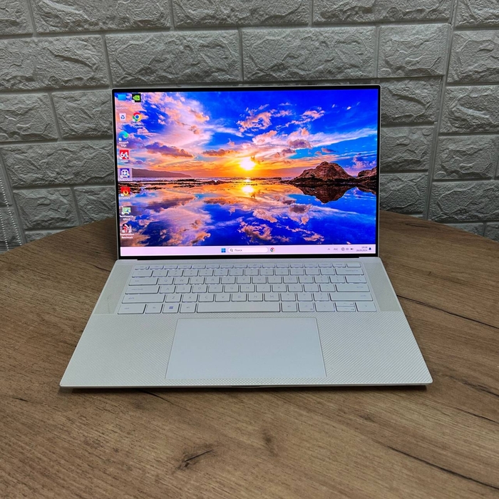 Dell XPS 9510 White