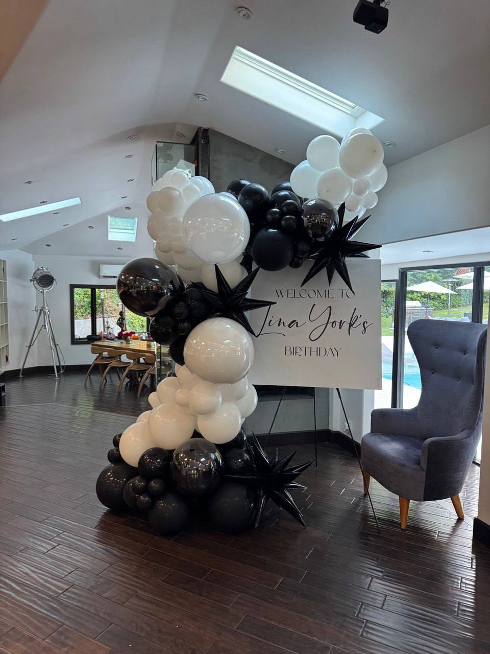 Modern Welcome Sign Balloon Display