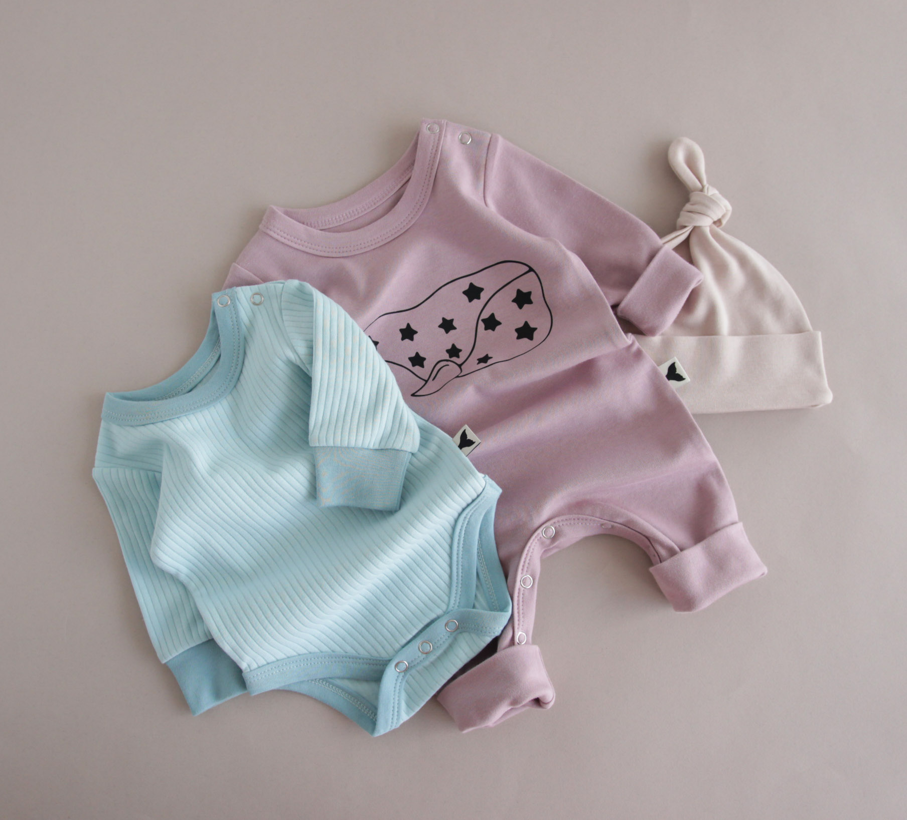 Комплект,  ромпер та шапочка для немовлят