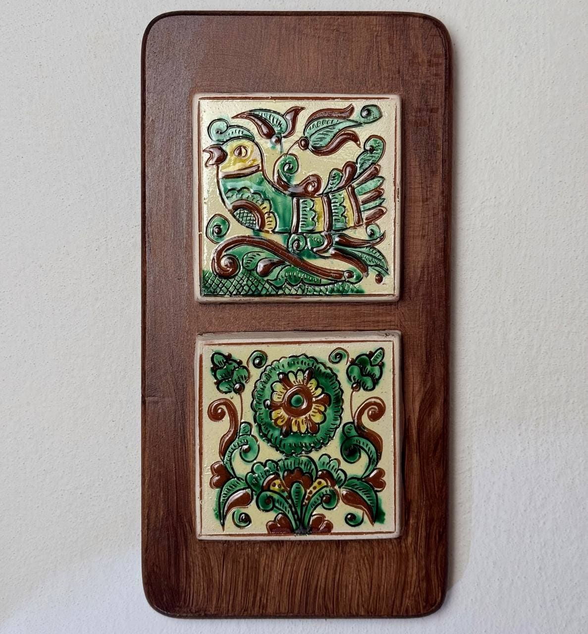 Плиточка на дереві 