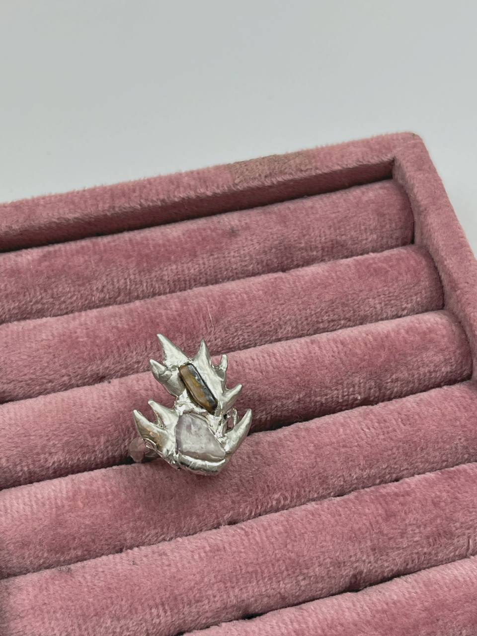 Кільце з рожевим кварцом і агатом