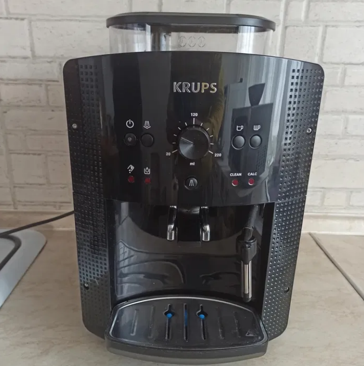 Кавомашина Krups Essential Roma Black EA81