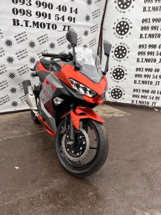 Японський мотоцикл Kawasaki Ninja 400