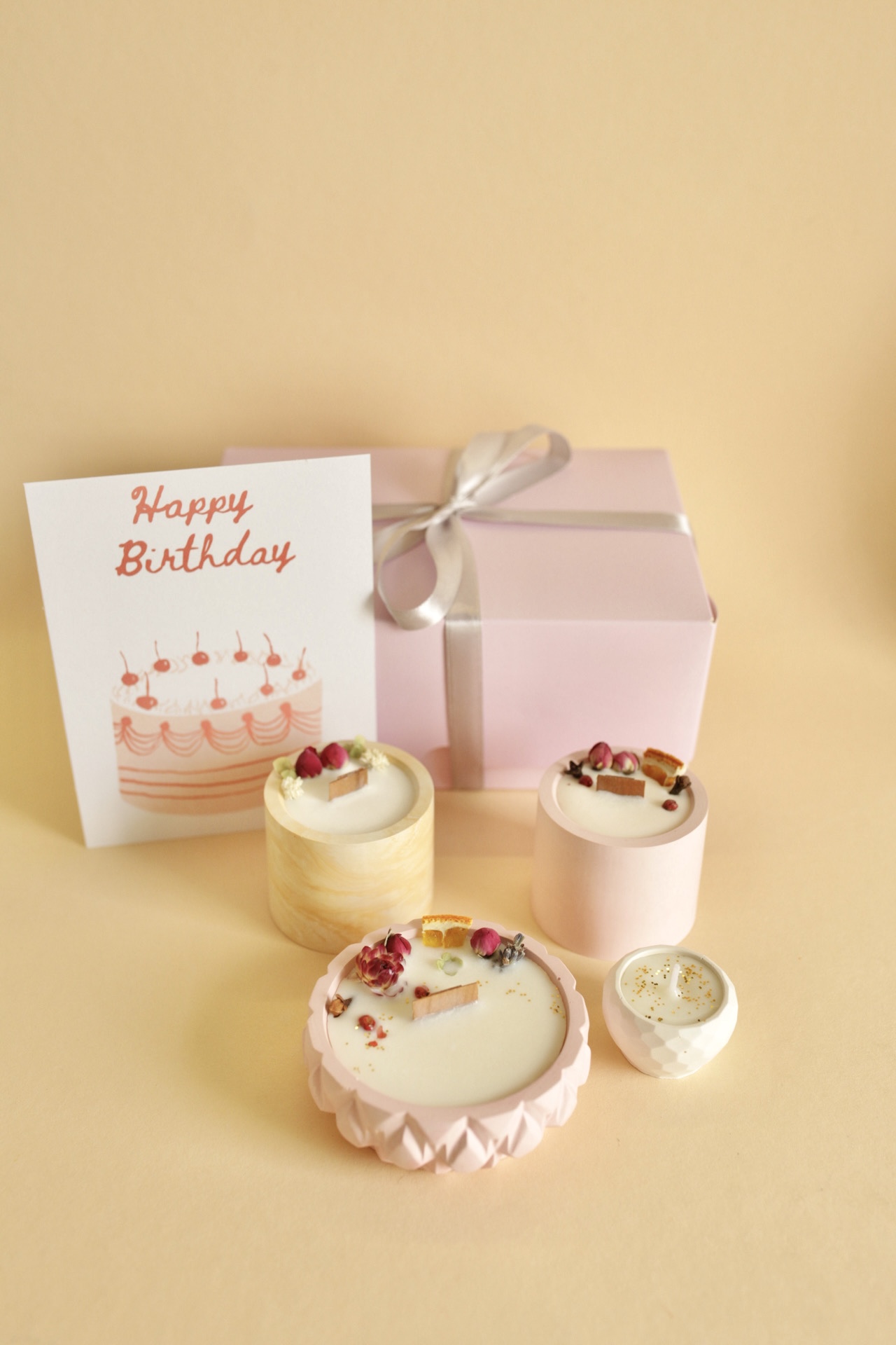 бокс № 5.6-(карамельний попокорн+сінабони з корицею+обійми в повітрі)