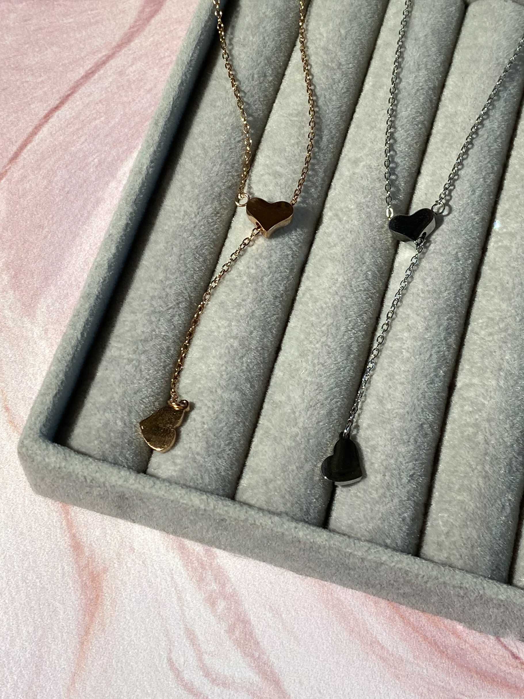 Підвіска Краватка з сердечками