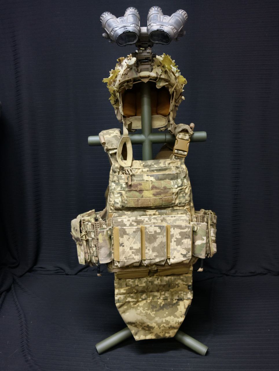 Стійка для спорядження Кругла Зелена