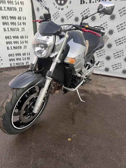 Японський мотоцикл suzuki gsr 400