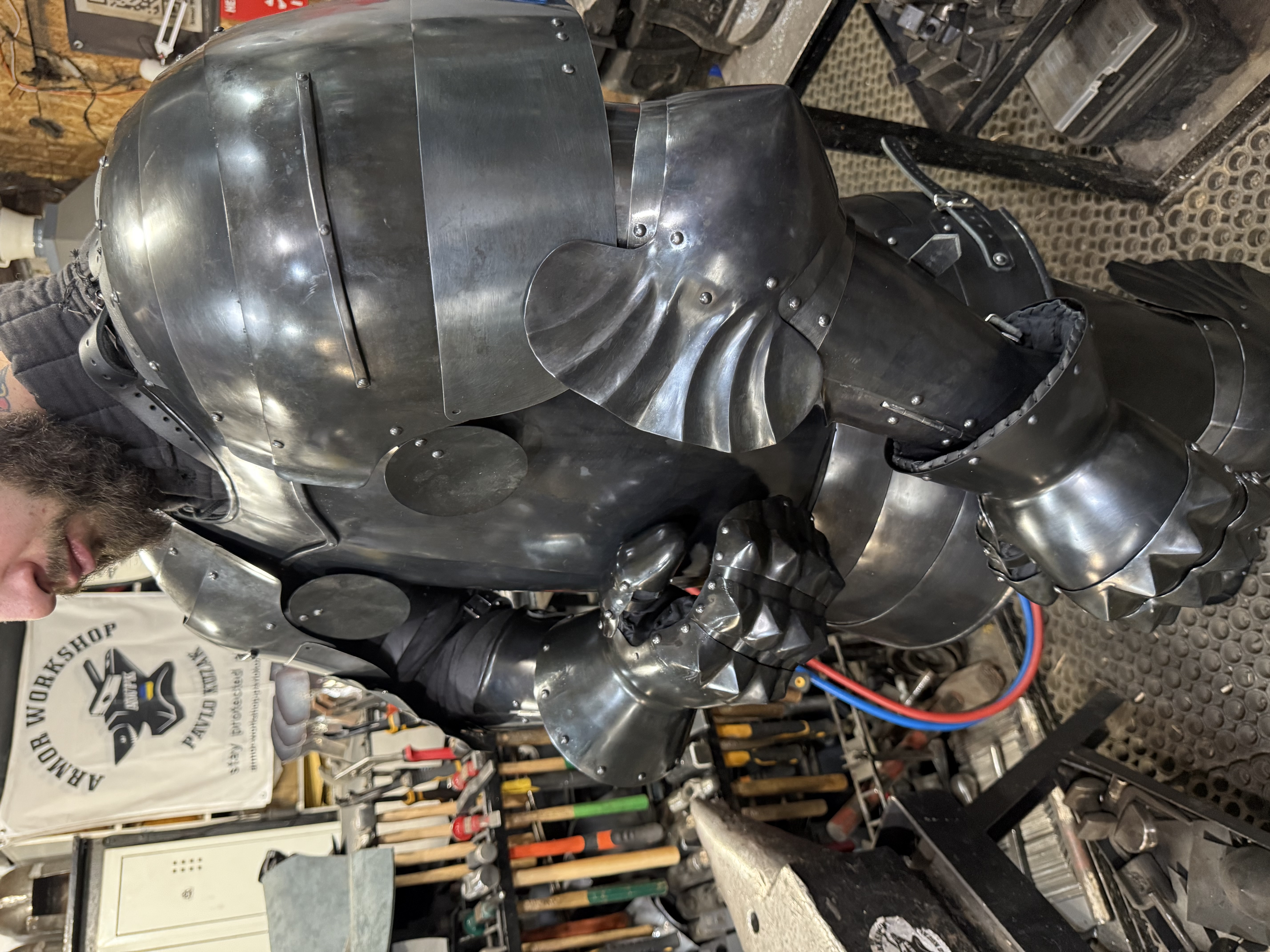 Armor shoulders “super black”