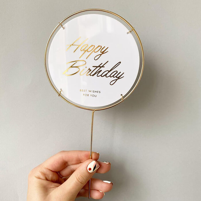 Білий топер "Happy birthday" із золотим металевим обідком