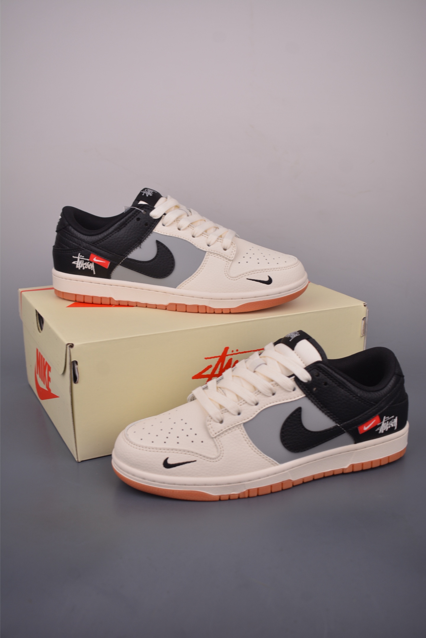  Nike SB Dunk Low Stussy QW5836-032