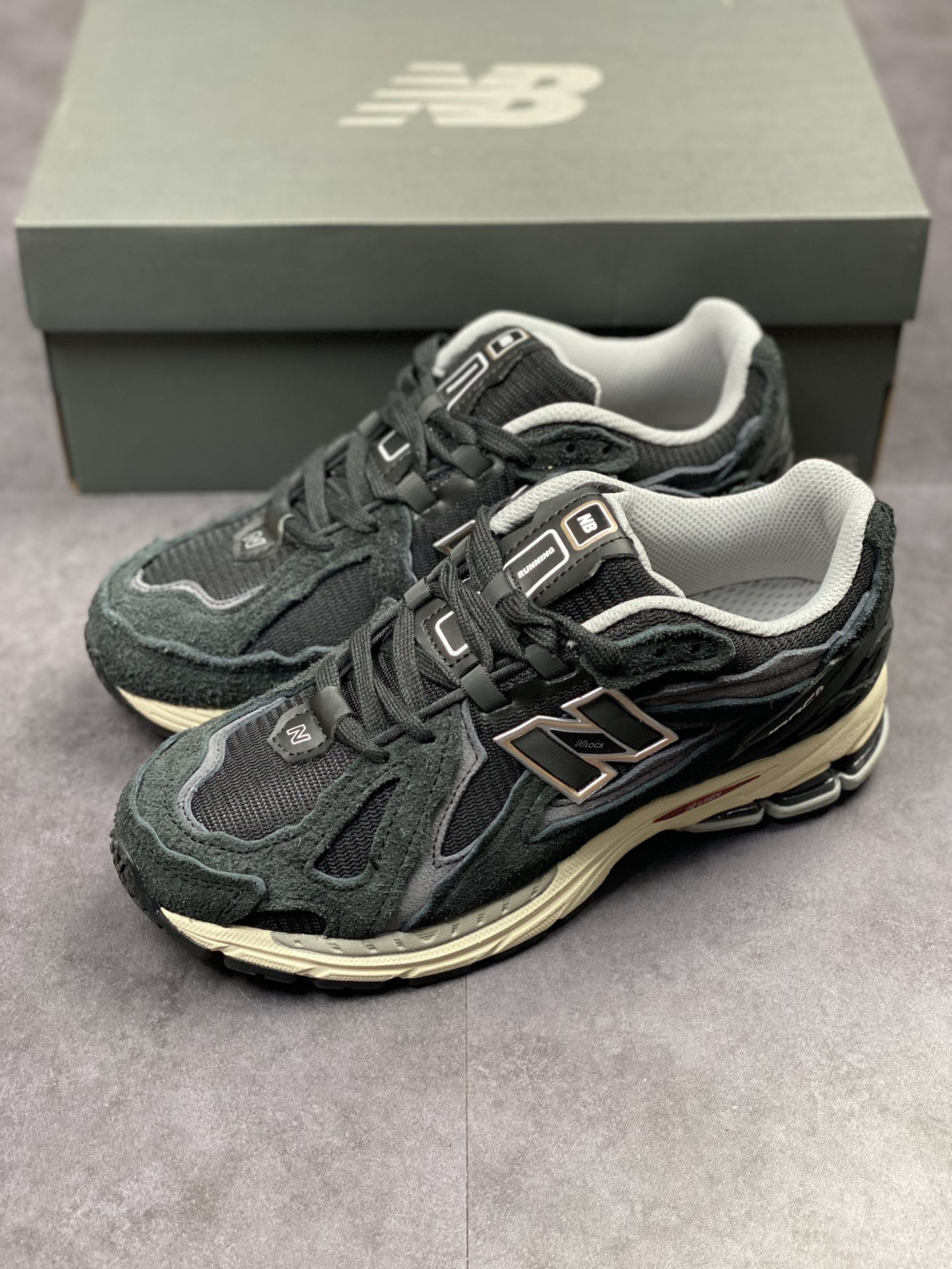 New Balance Daddy Shoes M1906DD