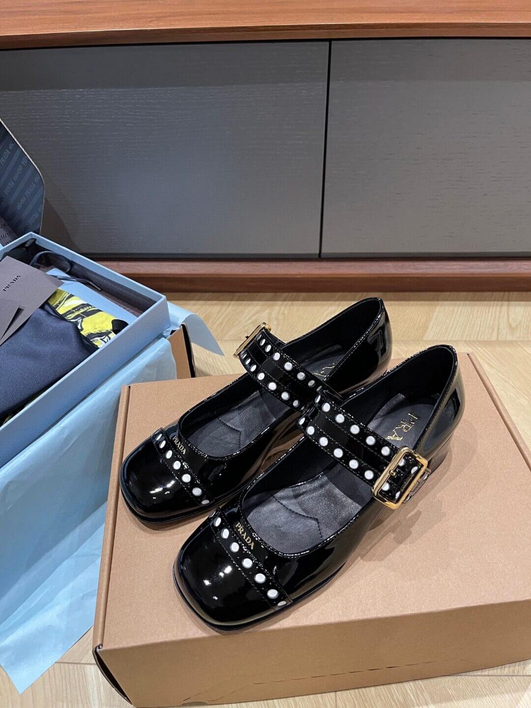Prada туфлі