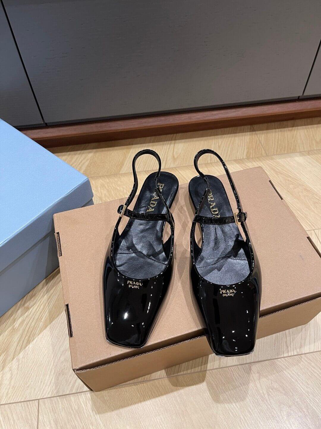 Prada босоніжки