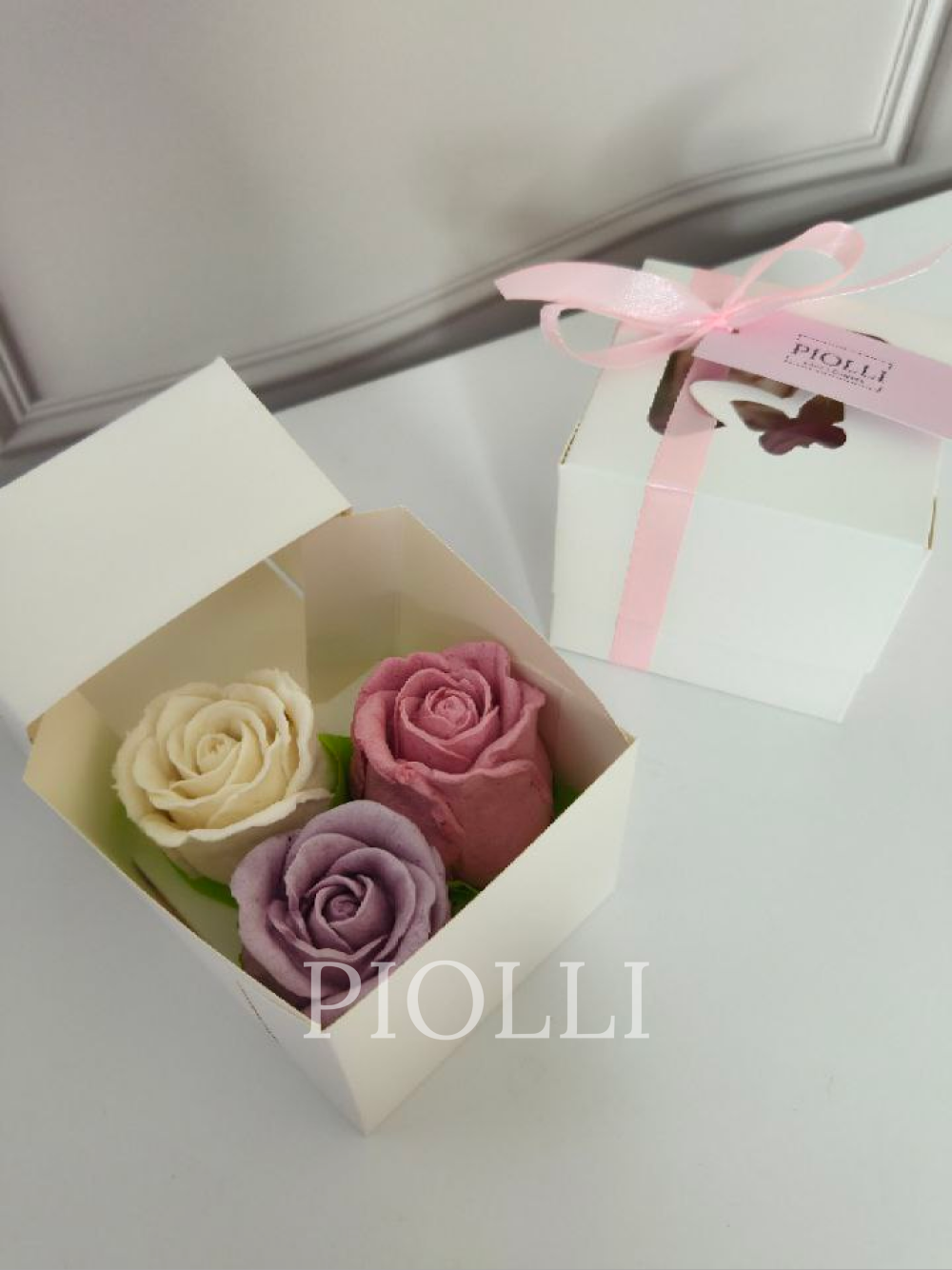 Коробка квітів з зефіру 10х10х9