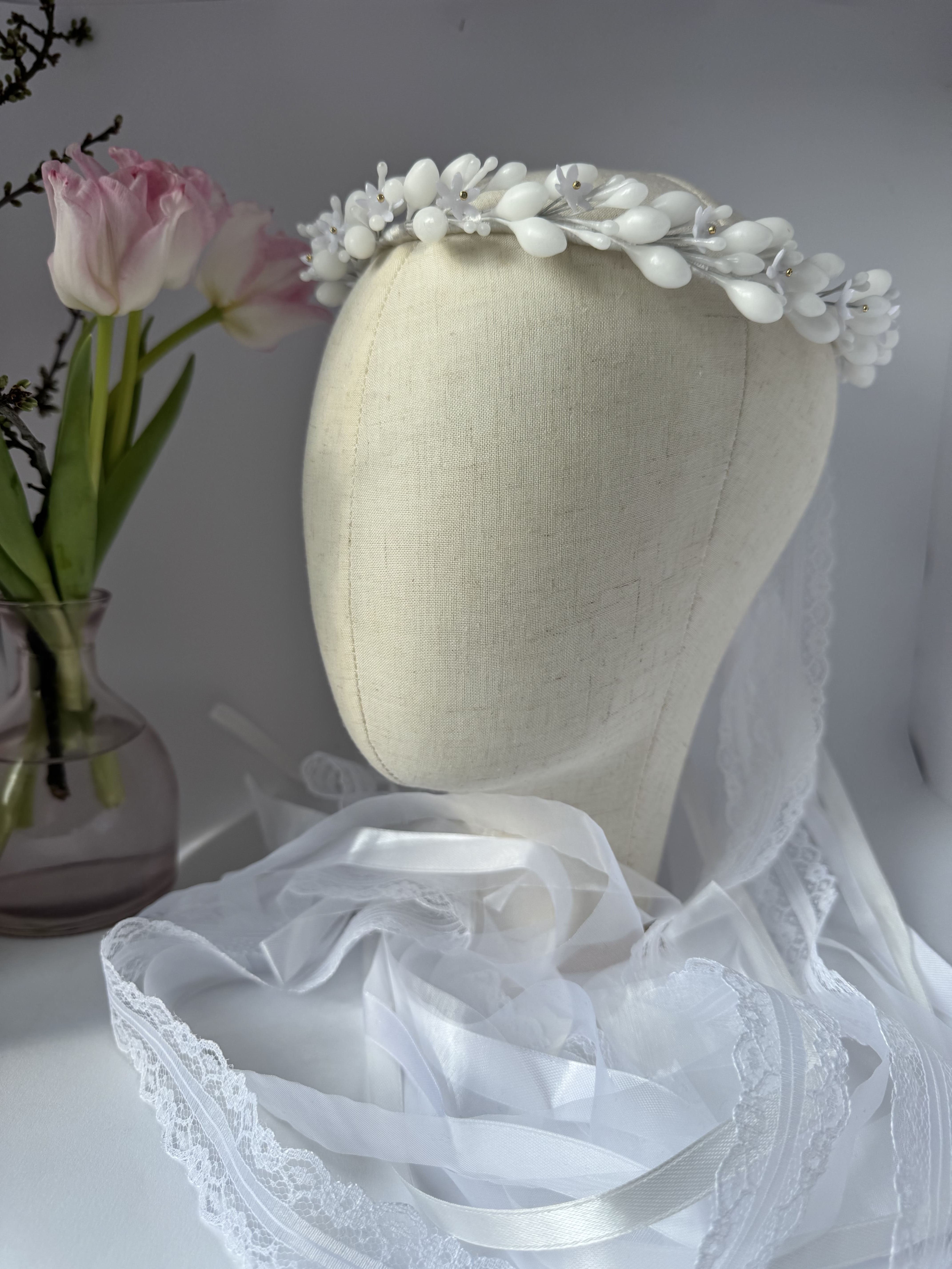 Восковий віночок для нареченої з білими стрічками