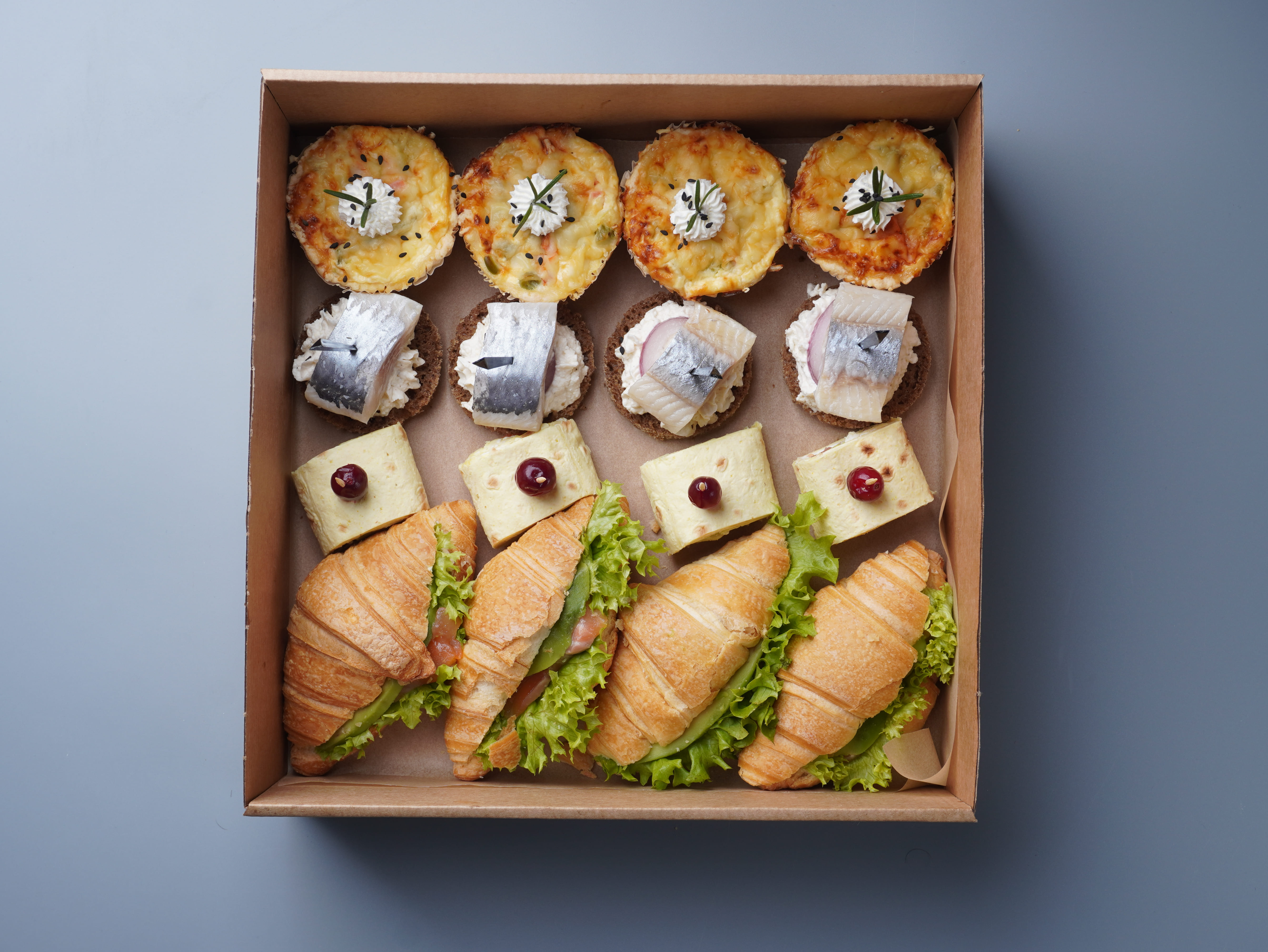 Brunch Mix Box (16 шт -820 грам)