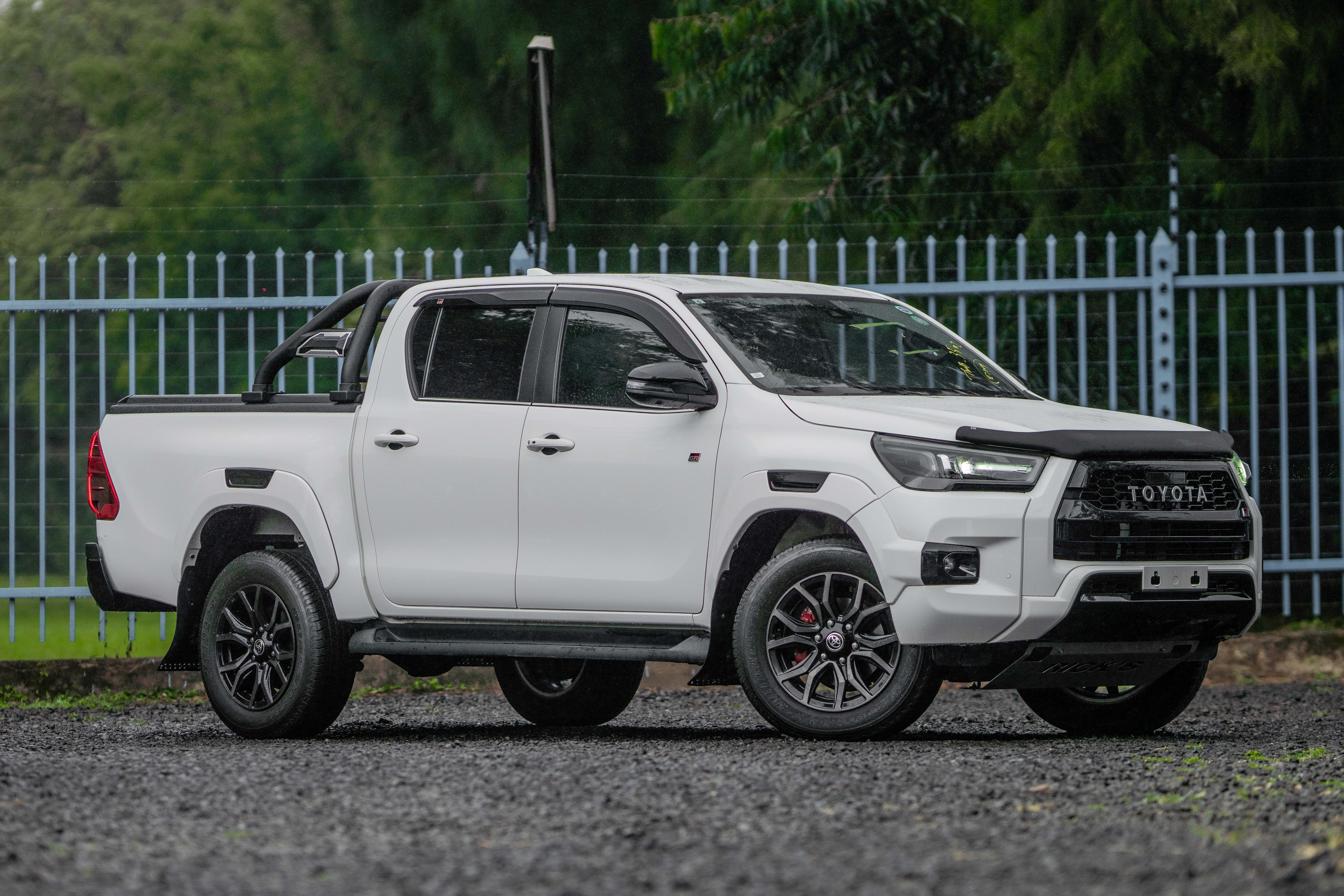 TOYOTA HILUX GR