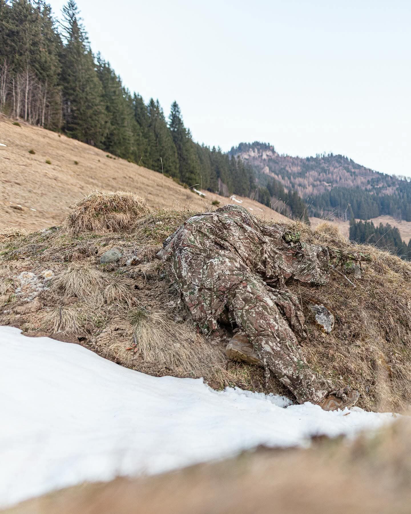 Оригінальна сучасна надлегка маскувальна накидка "Ghost Hoodie" від німецького преміум бренду "Ghost Hood".