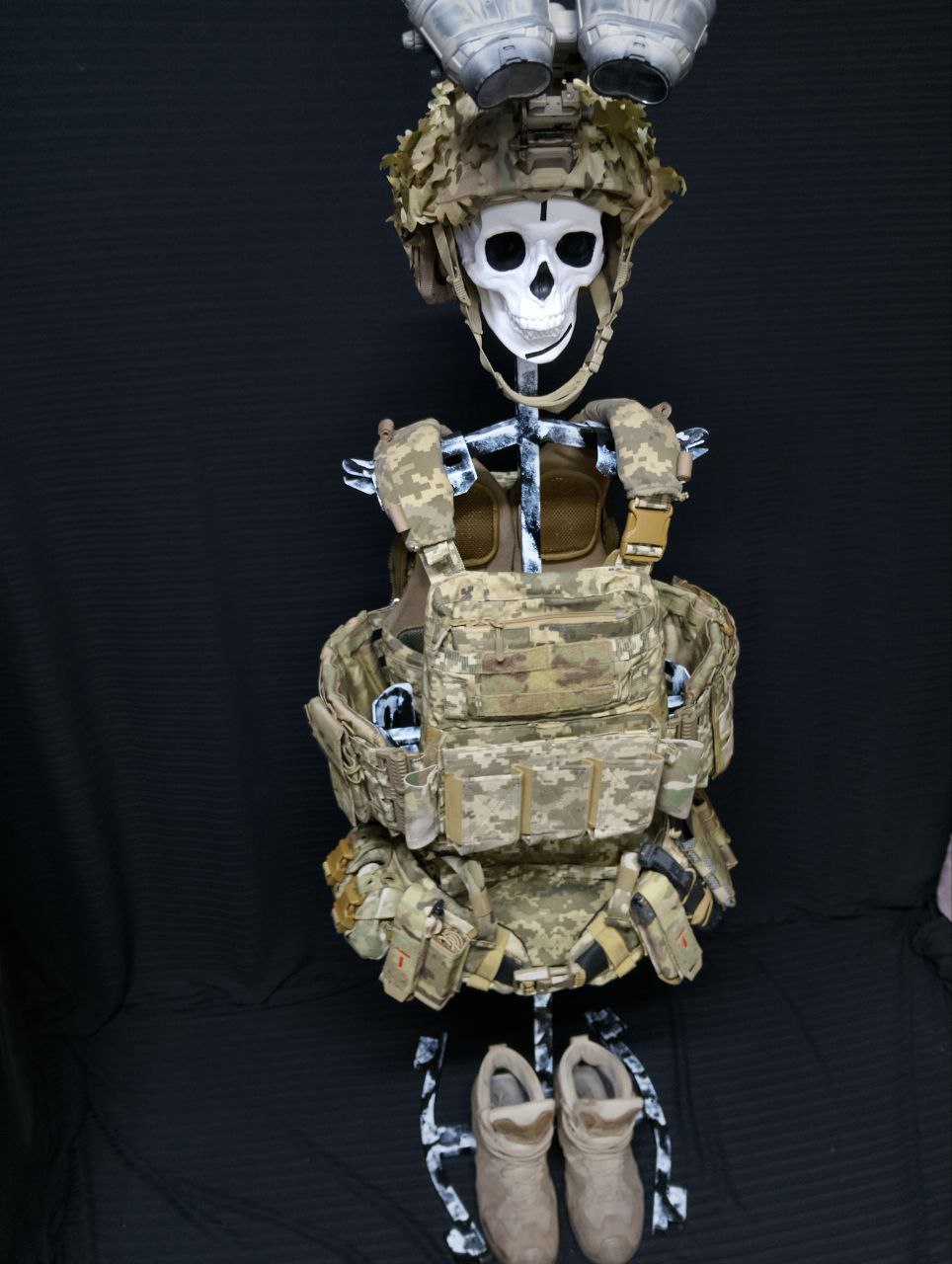 Стійка для спорядження "Малюк" Чорні руни на чорному СТМ-ЧРЧ-02