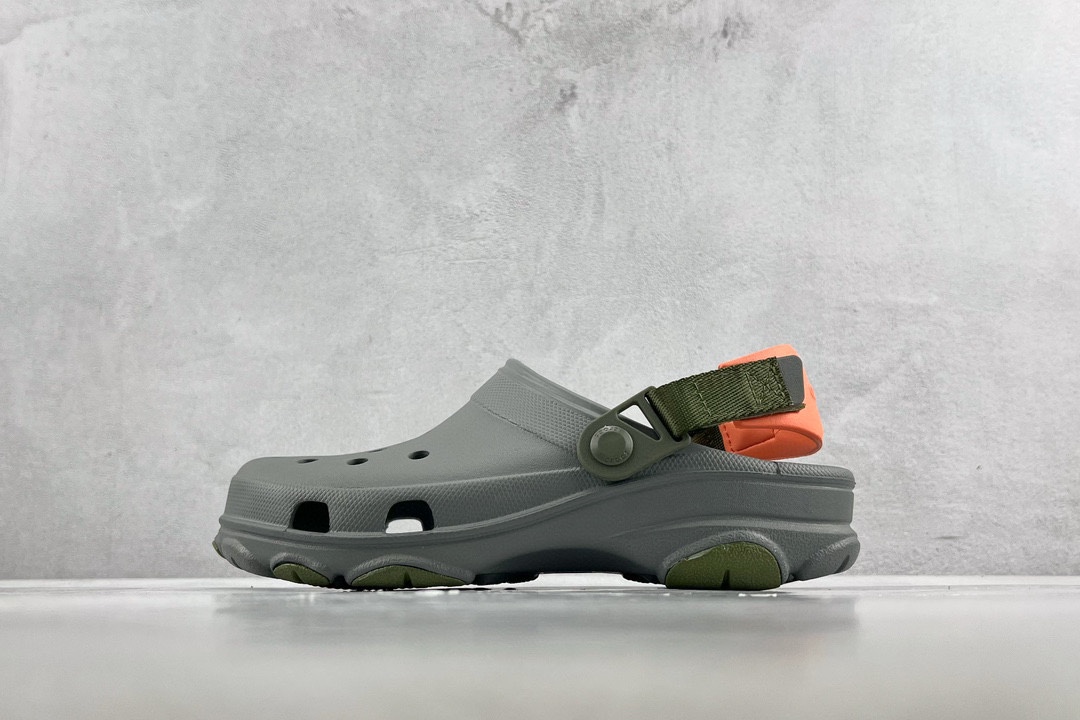 Crocs Classic Clog Sport Beach Clog Sandały03