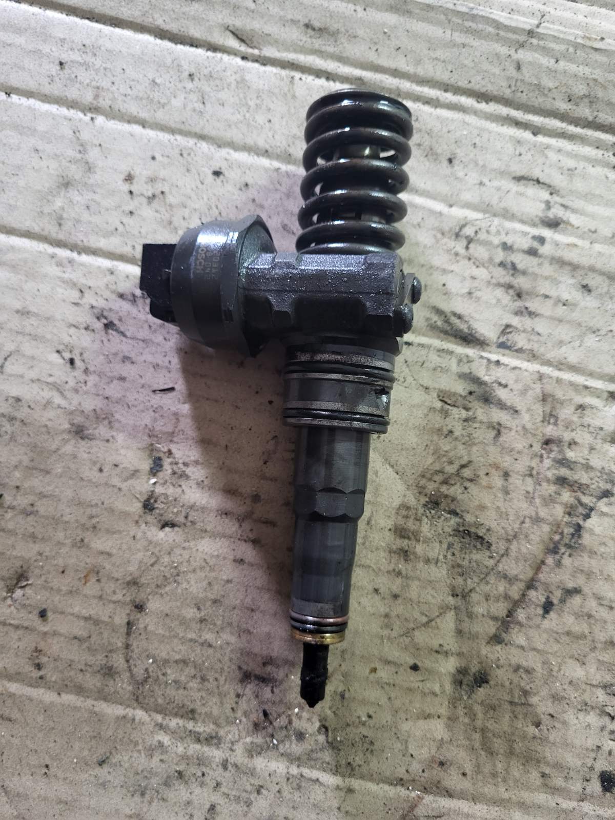 Паливна форсунка вприску топлива Passat B6 2.0 BMP