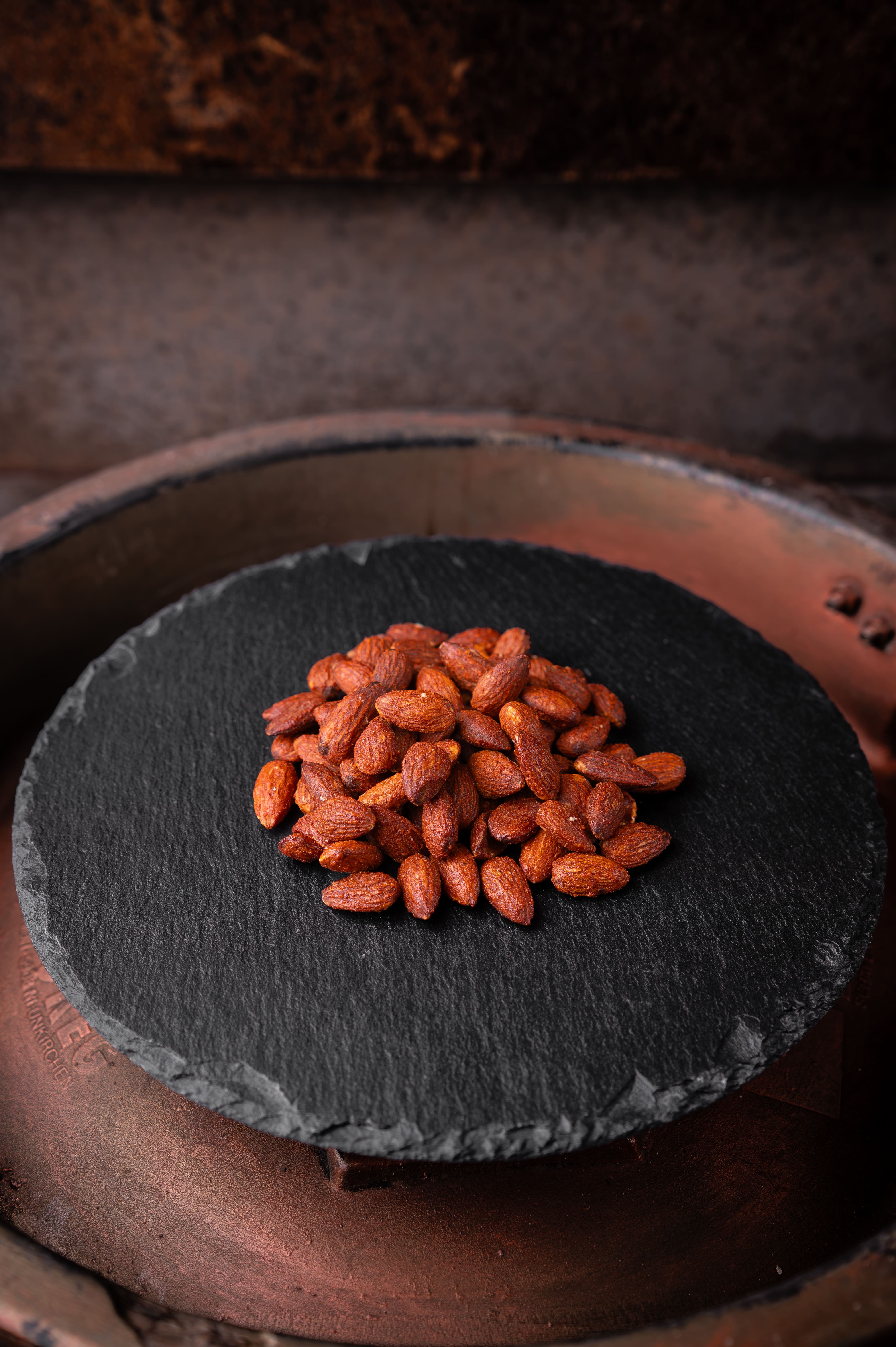 Смажений мигдаль в соусі чилі, 50 гр