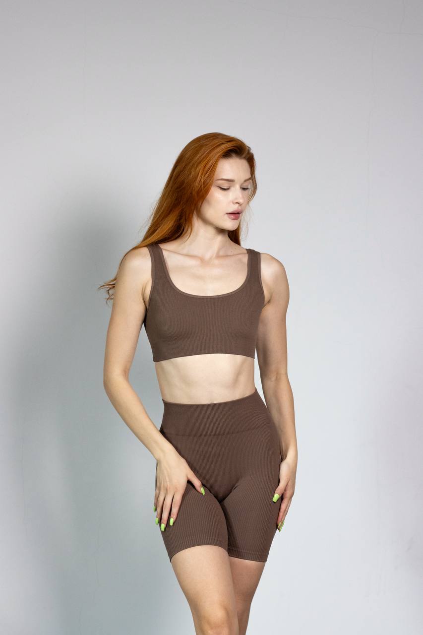 Комплект в рубчик топ на широких брителях та вело без Пуш ап в кольорах