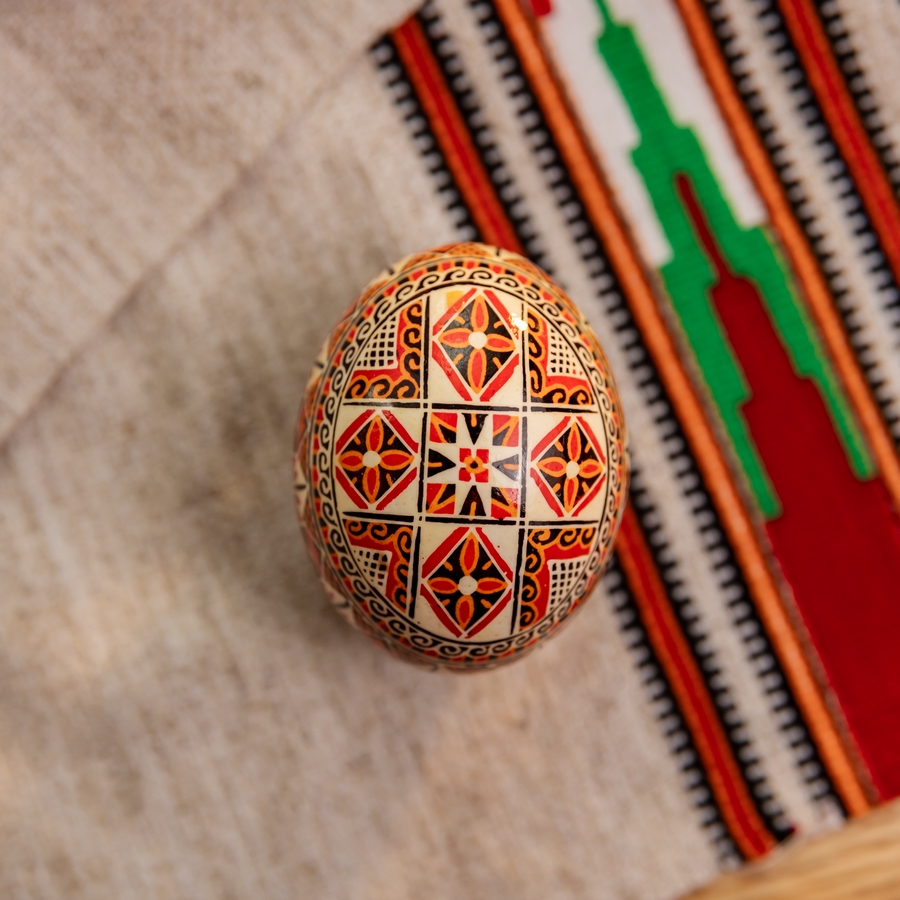 Благодійна писанка у кошик