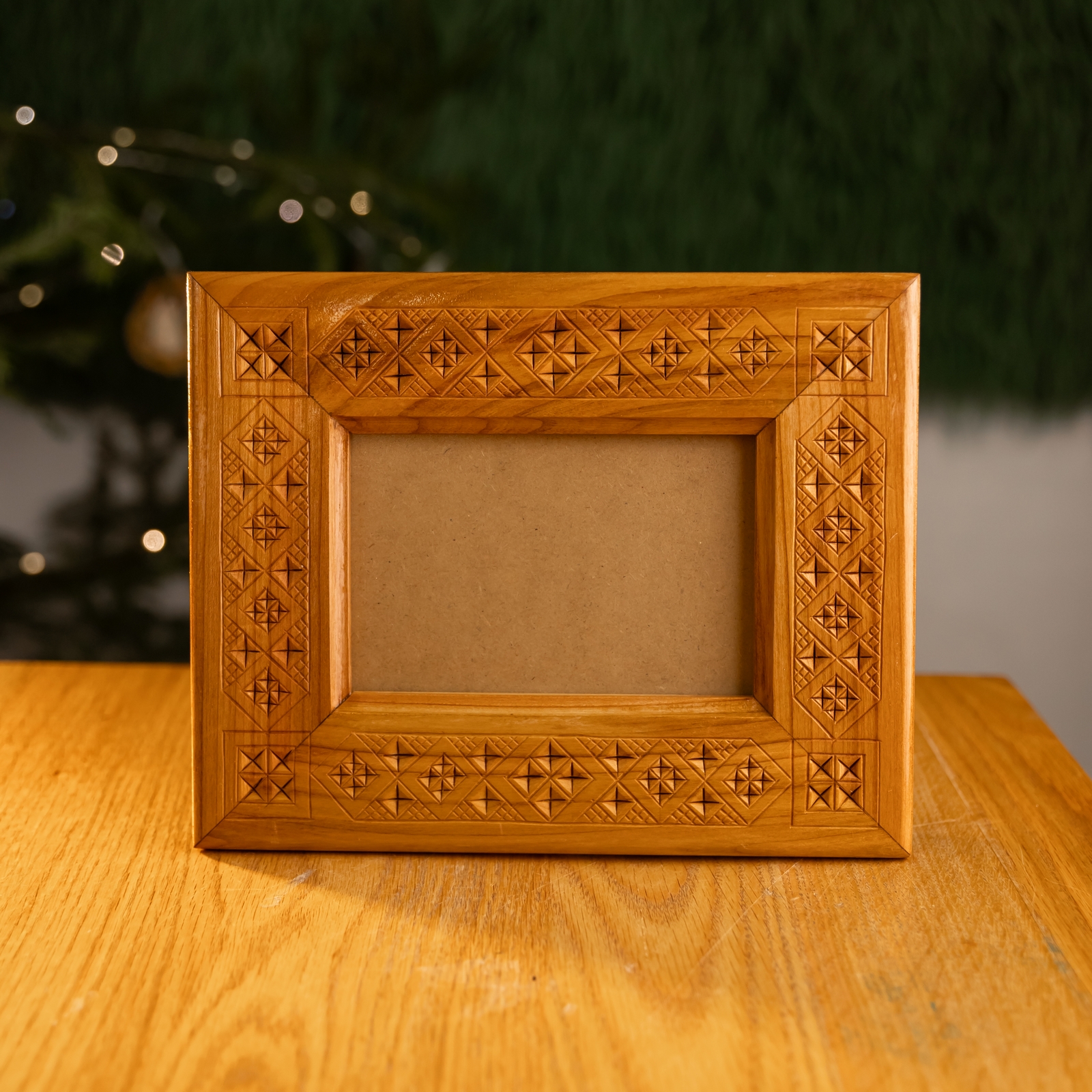 Різьблена рамка "Святкова", 25*20 см