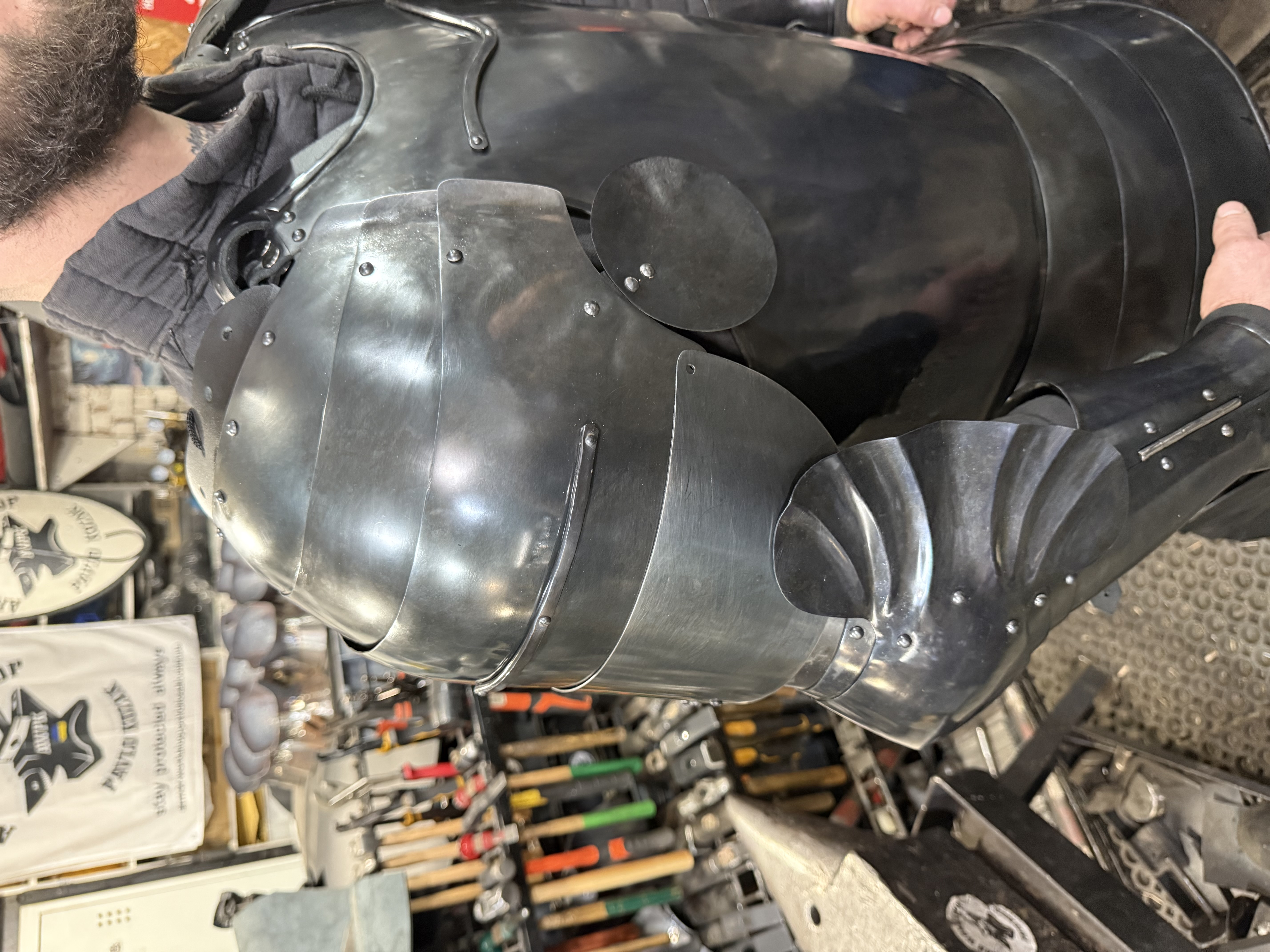 Armor shoulders “super black”