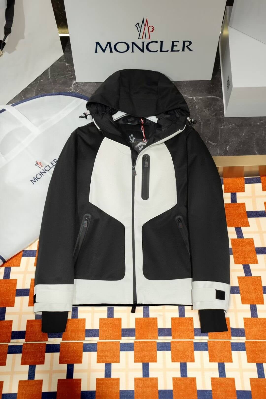 Moncler куртка