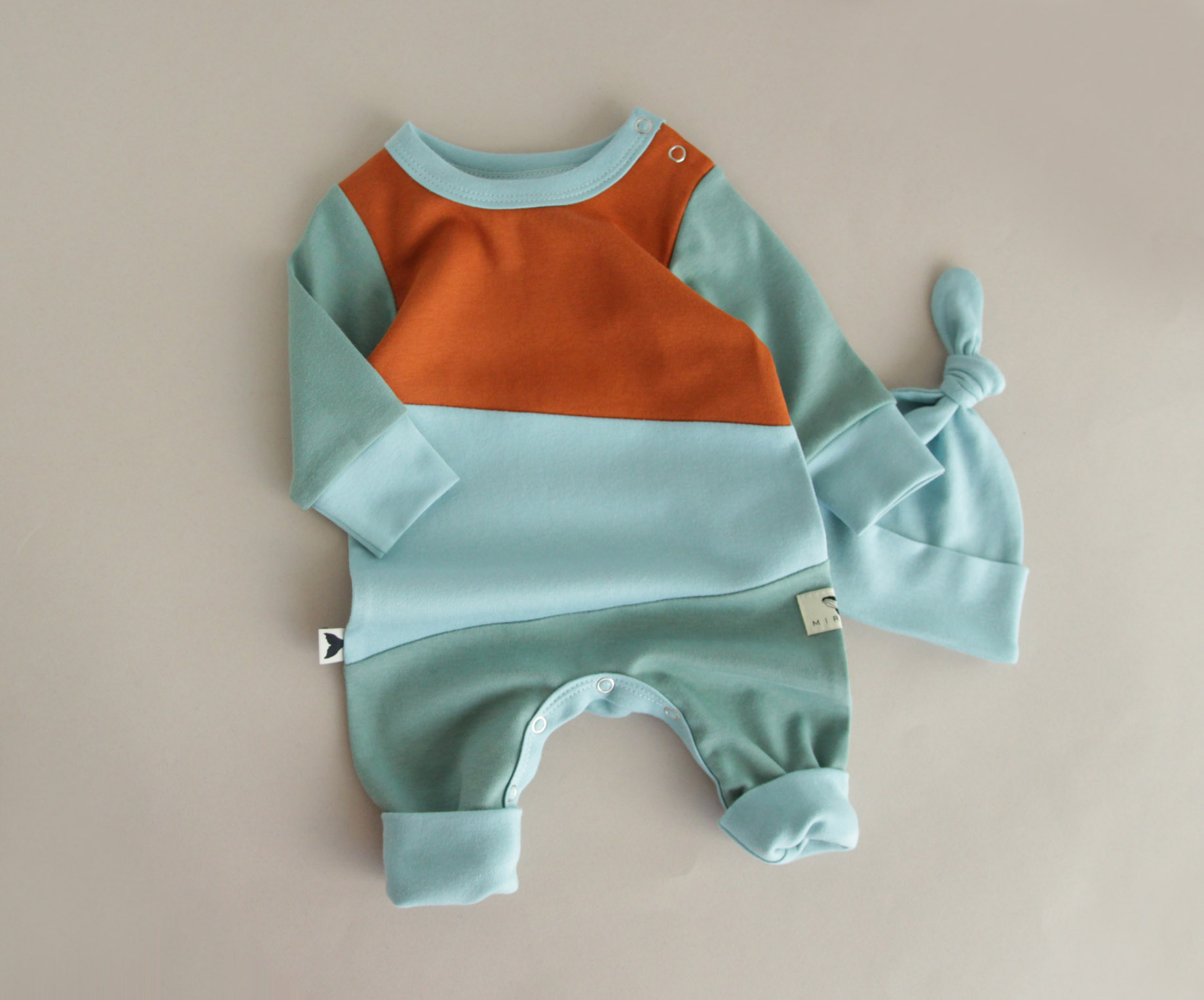 Ромпер та шапочка для новонародженого