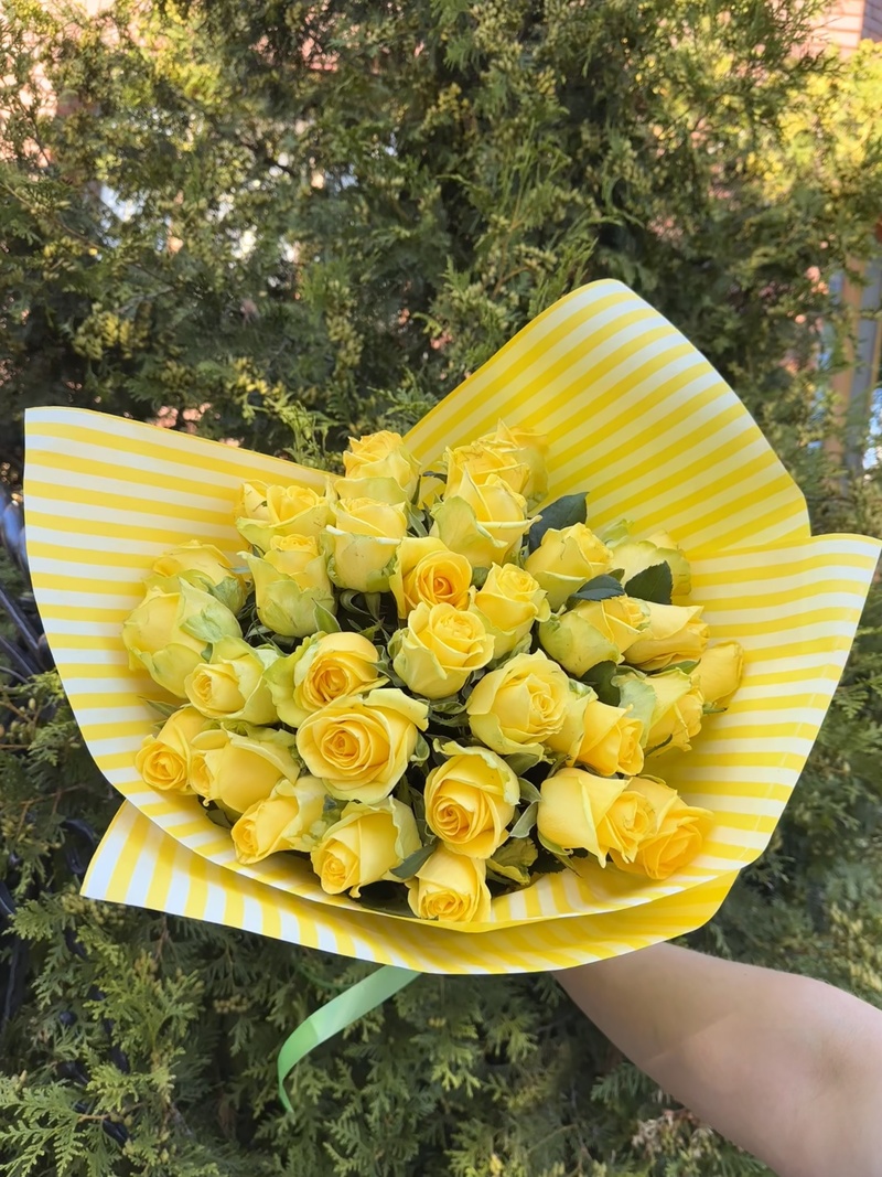 35 жовтих троянд "Пенні Лейн"