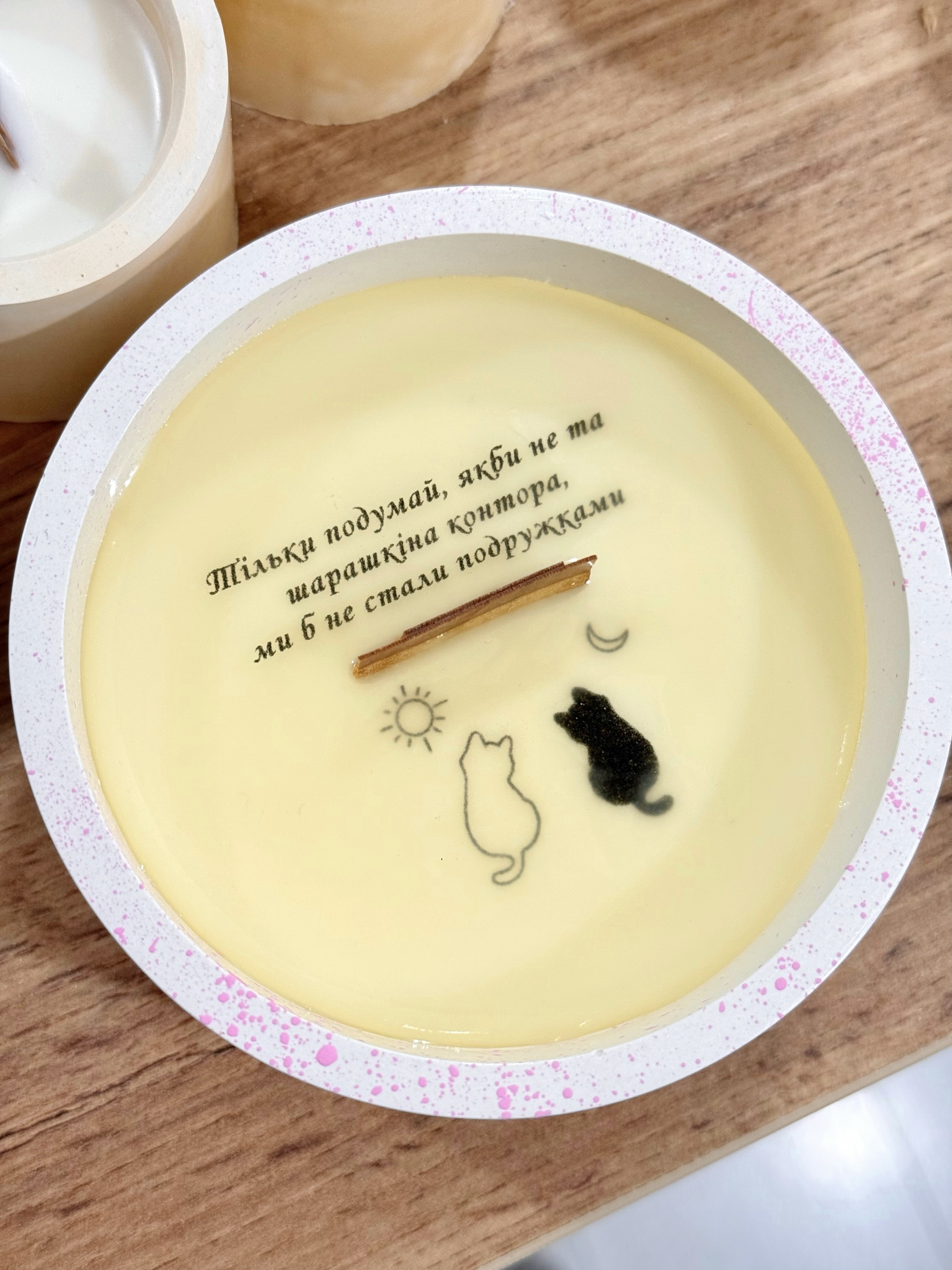 тільки подумай, якби не та шарашкіна контора ми б не стали подружками