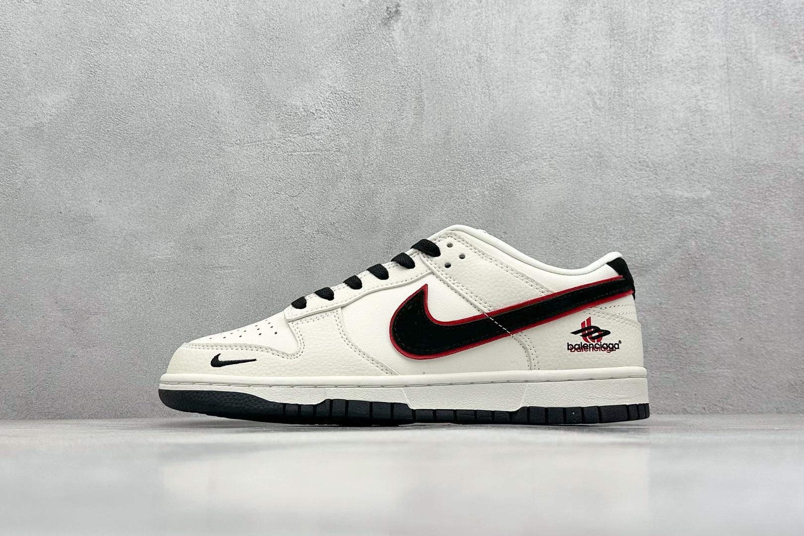 Nike SB Dunk Low Balenciaga LW1818-110