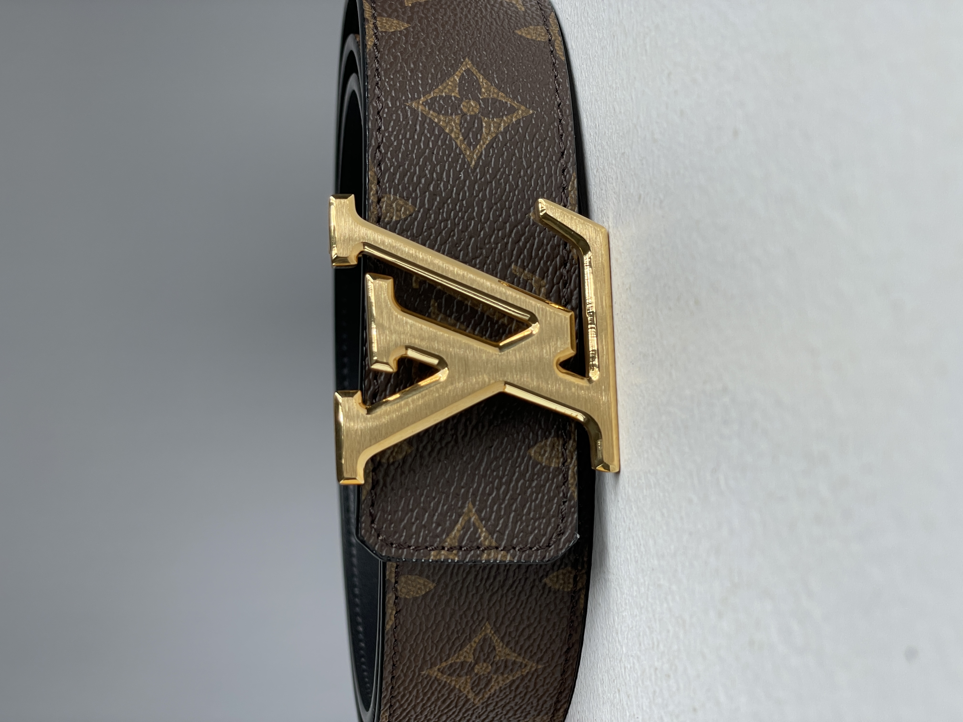 Louis Vuitton Iconic 35 mm Belt Gold
