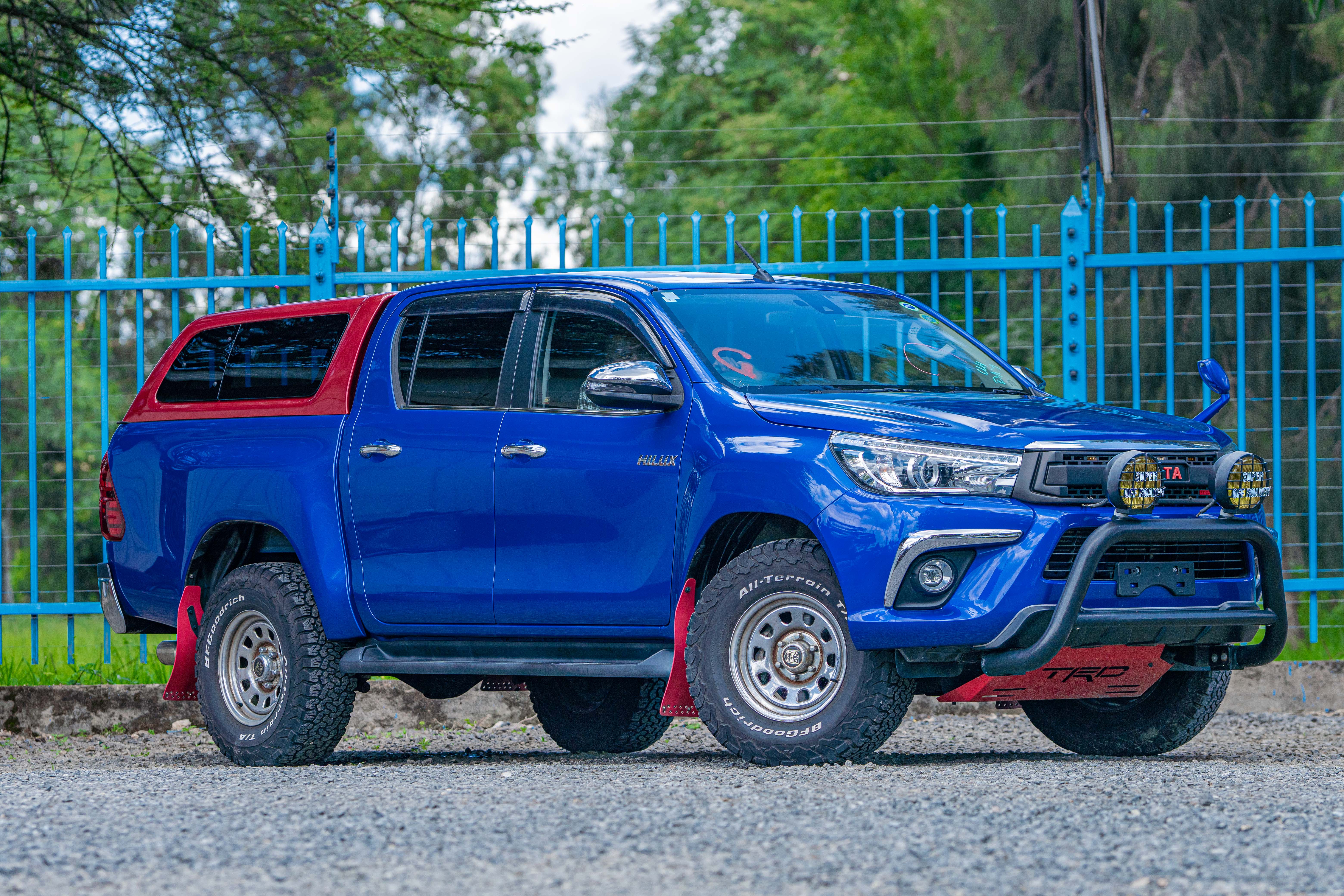 TOYOTA HILUX 