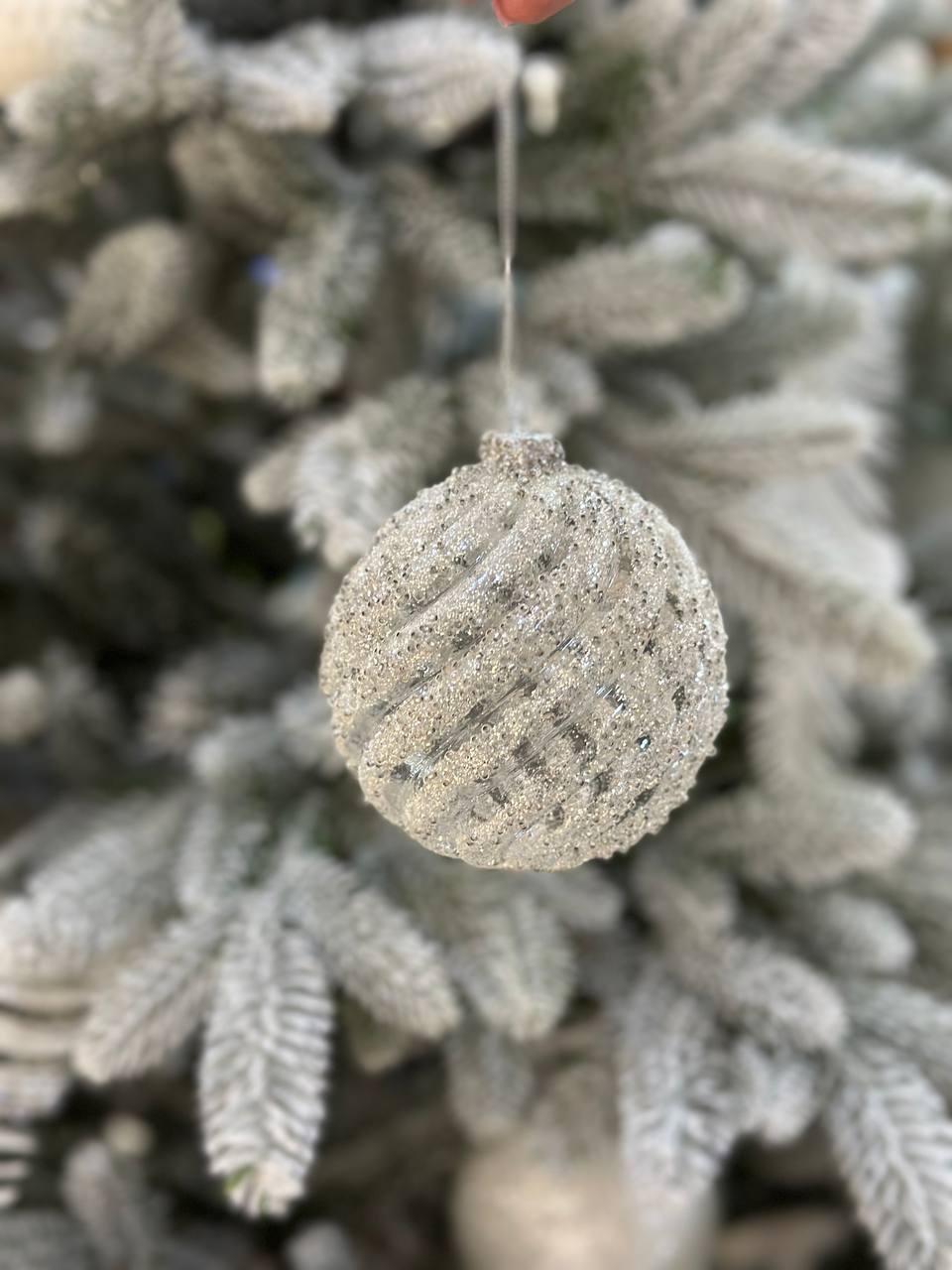 Ялинкова куля крученої форми, прозоре скло з срібним глітером, 10см