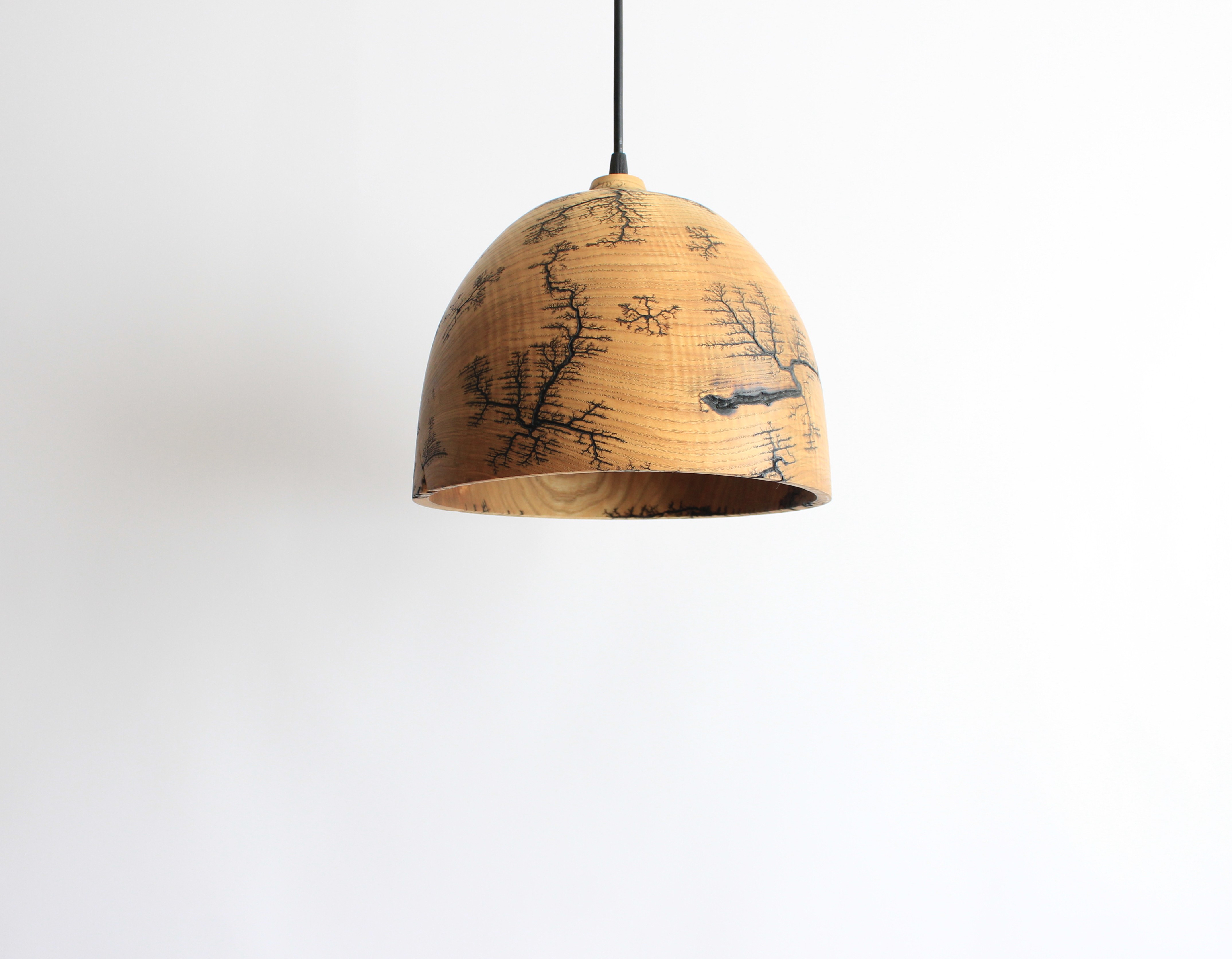 Wood pendant light, decorated with lightings