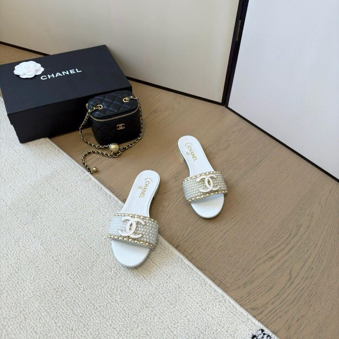 Chanel шльопанці