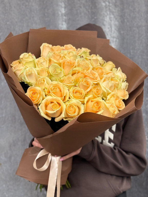 39 персикових троянд "Піч Аваланч"