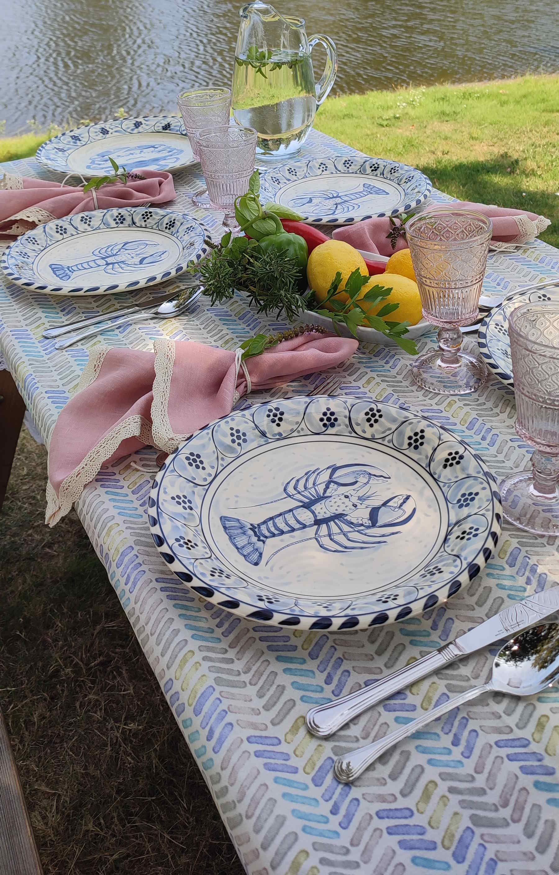 Tablecloth with a herringbone pattern