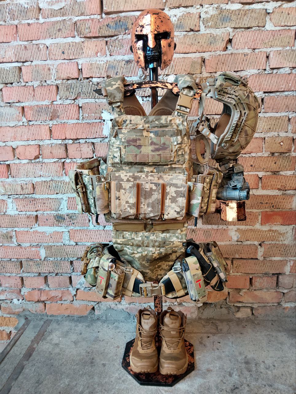 Стійка для спорядження "СТЗ-СЗ-01" Спартанець з золотом