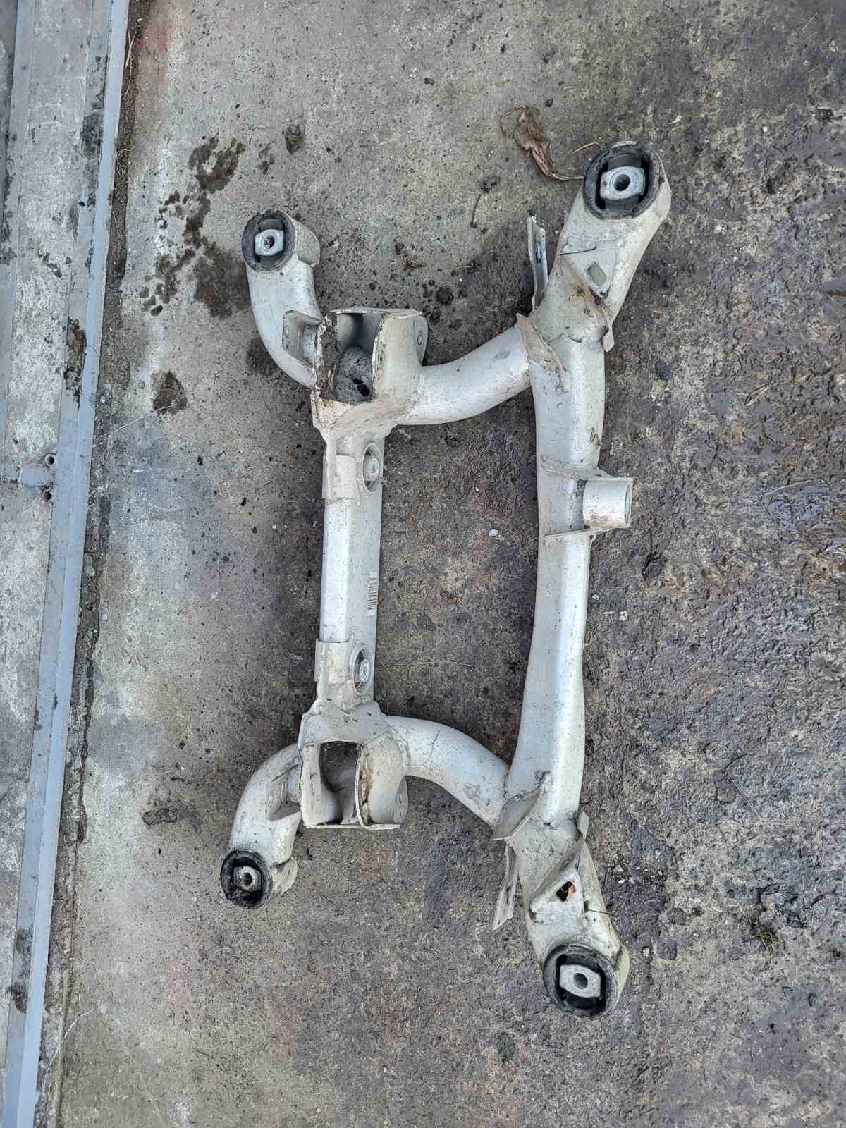 Задній підрамник(балка) BMW E39